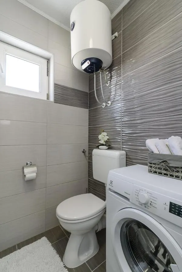 Apartments Villa Sanda - With Pool 特罗吉尔 0*,  克罗地亚
