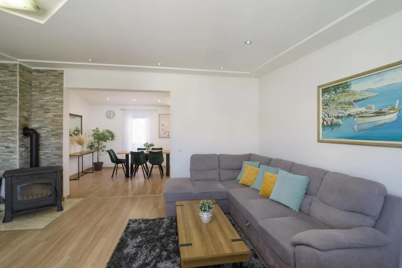Apartments Villa Sanda - With Pool 特罗吉尔 0*,