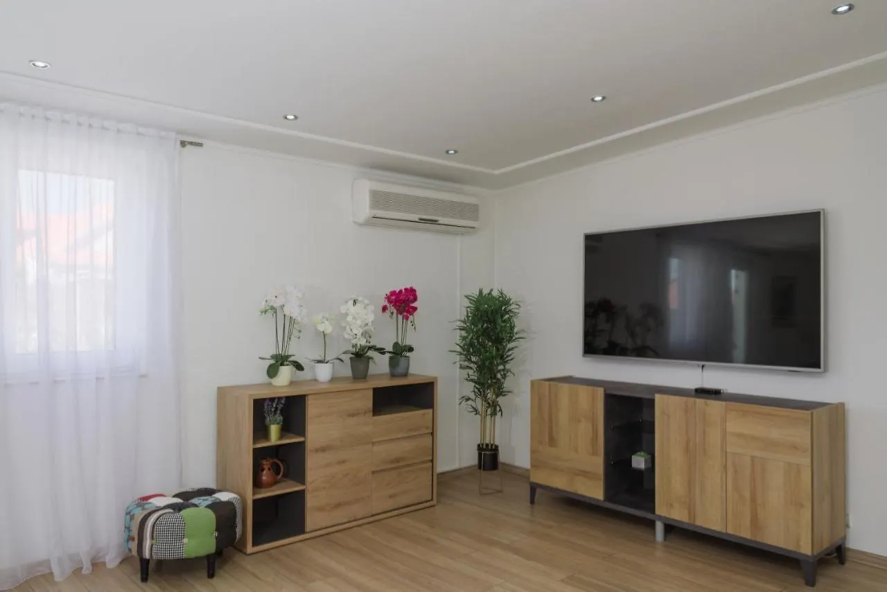 Apartments Villa Sanda - With Pool 特罗吉尔 克罗地亚