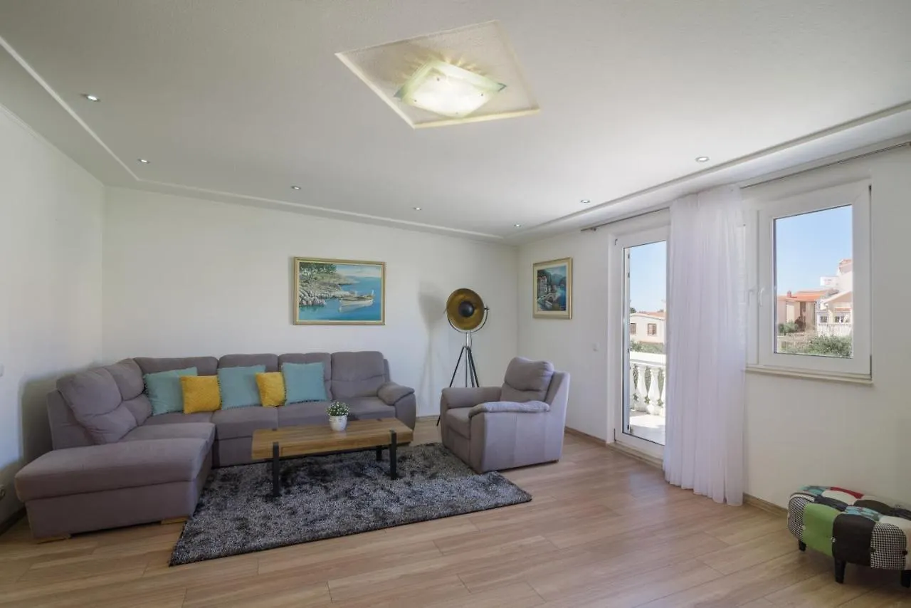 Apartments Villa Sanda - With Pool 特罗吉尔 0*,
