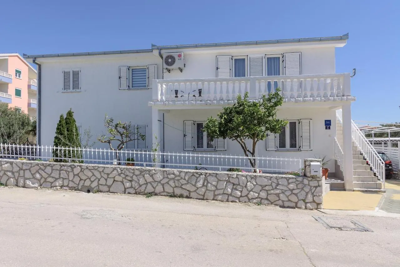 Apartments Villa Sanda - With Pool 特罗吉尔 克罗地亚