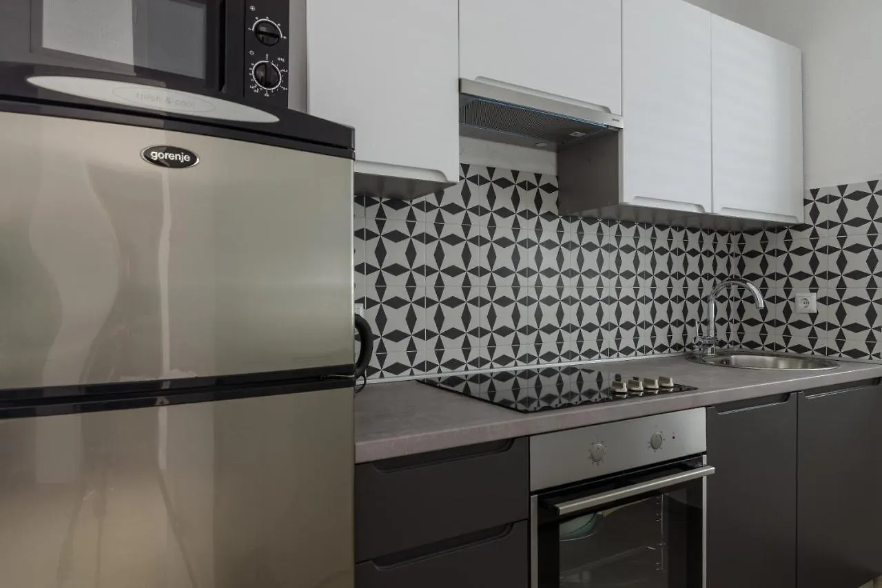 Apartments Villa Sanda - With Pool 特罗吉尔