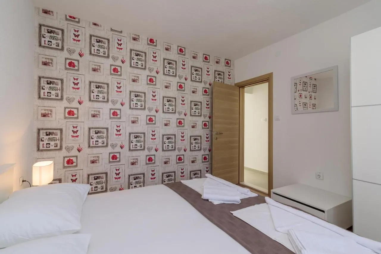 Apartments Villa Sanda - With Pool 特罗吉尔 0*,