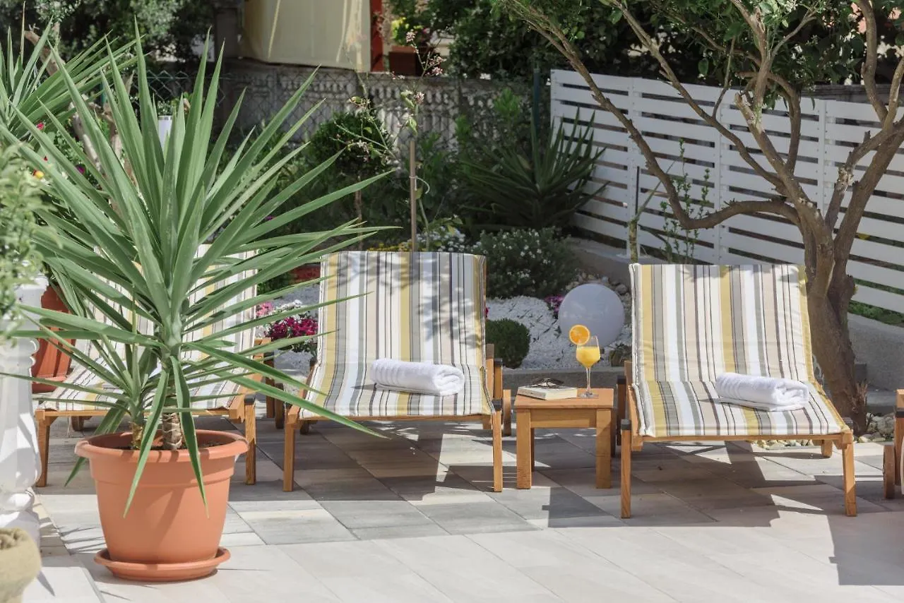 Apartments Villa Sanda - With Pool 特罗吉尔